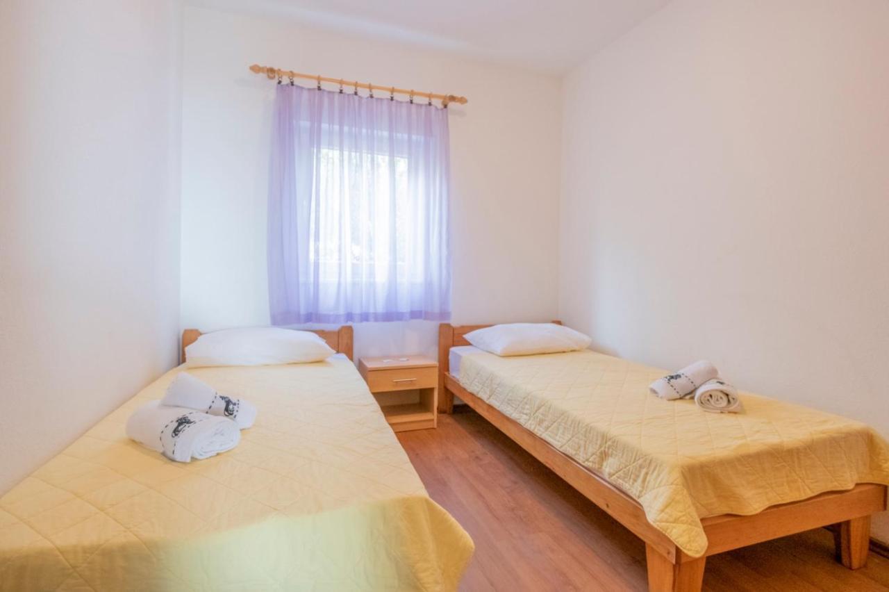 Apartments Zdravka Lokva Rogoznica Exterior foto