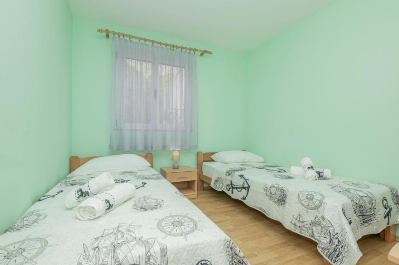Apartments Zdravka Lokva Rogoznica Exterior foto
